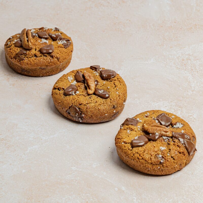 Cookie chocolat noir, noix de pécan et fleur de sel